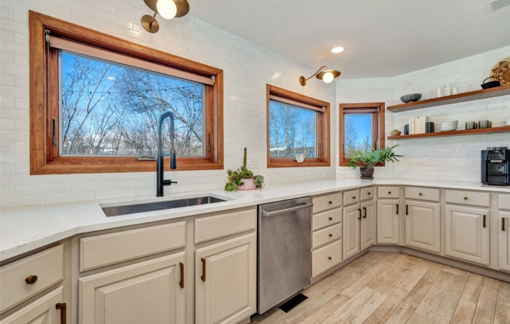 1215 Meadowood Lane Photo