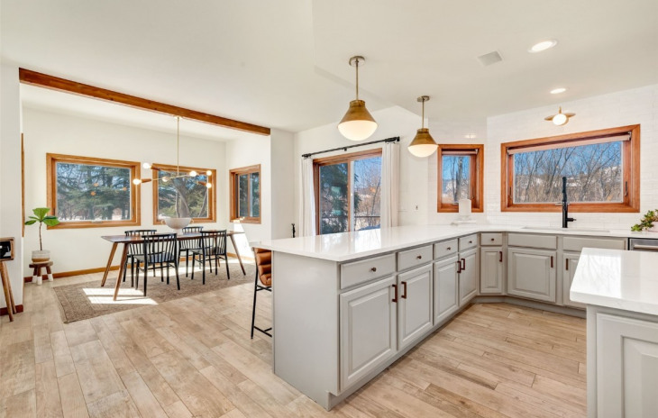 1215 Meadowood Lane Photo