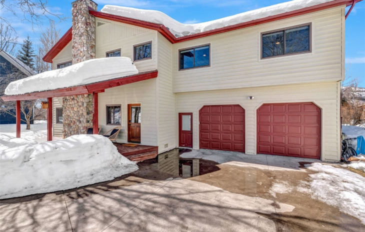 1215 Meadowood Lane Photo