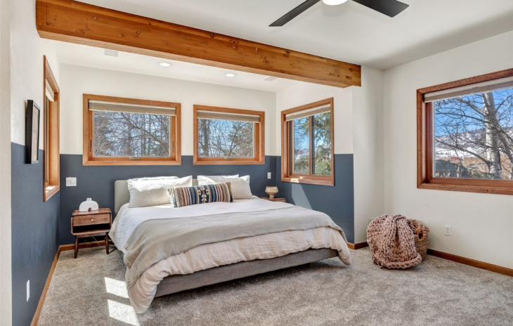 1215 Meadowood Lane Photo