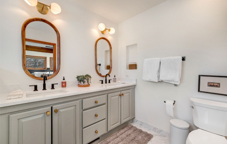 1215 Meadowood Lane Photo