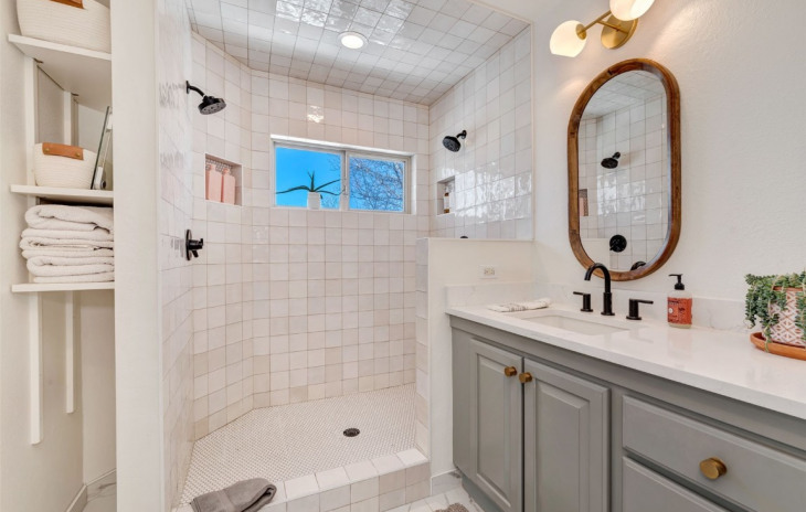 1215 Meadowood Lane Photo