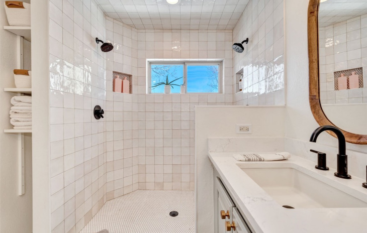 1215 Meadowood Lane Photo