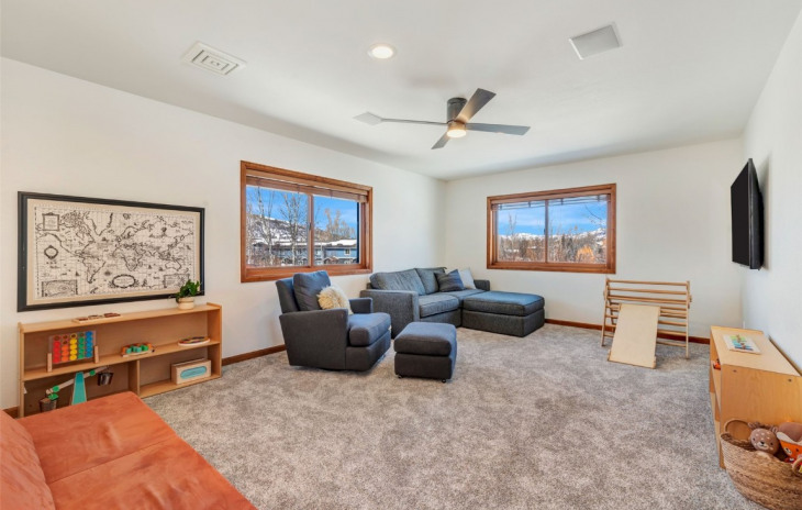 1215 Meadowood Lane Photo