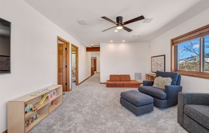 1215 Meadowood Lane Photo