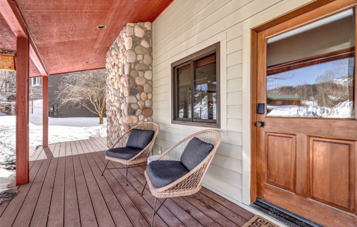 1215 Meadowood Lane Photo