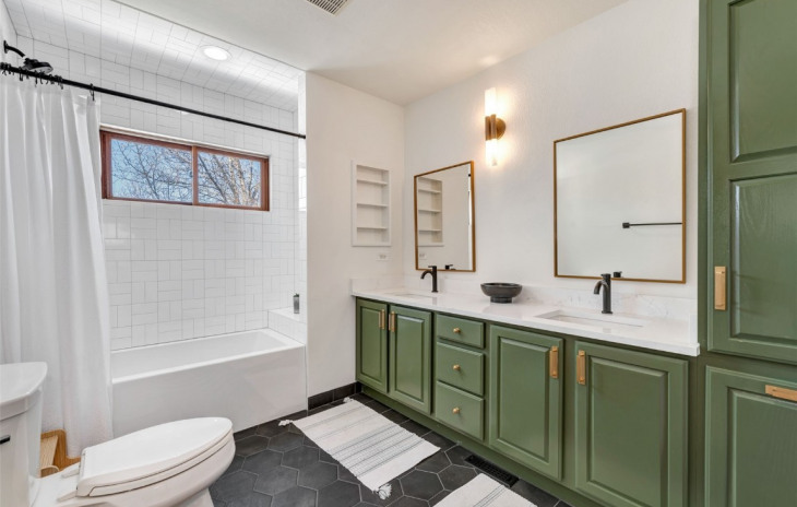 1215 Meadowood Lane Photo