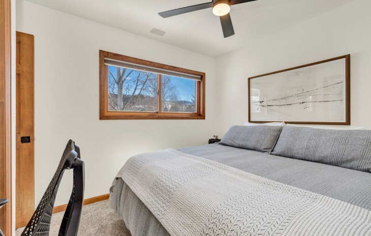 1215 Meadowood Lane Photo