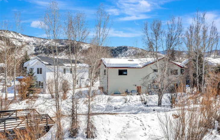 1215 Meadowood Lane Photo