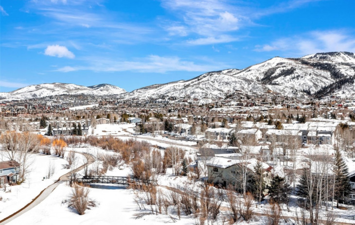 1215 Meadowood Lane Photo