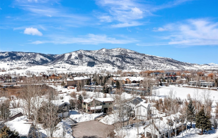 1215 Meadowood Lane Photo