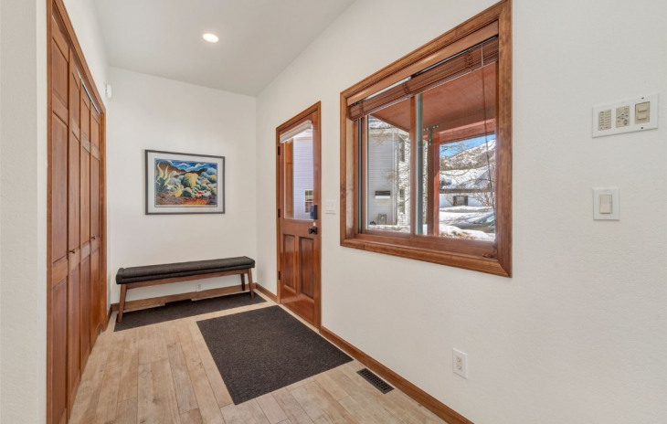 1215 Meadowood Lane Photo