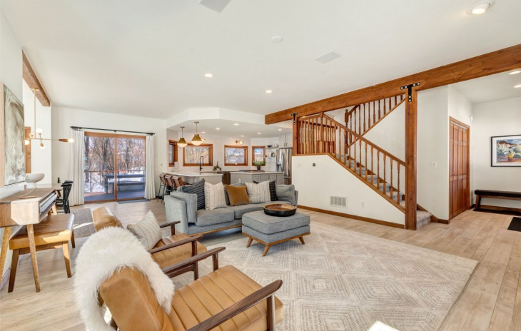 1215 Meadowood Lane Photo