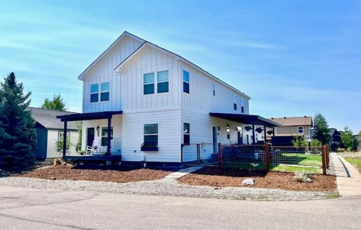 2395 Penny Lane Photo