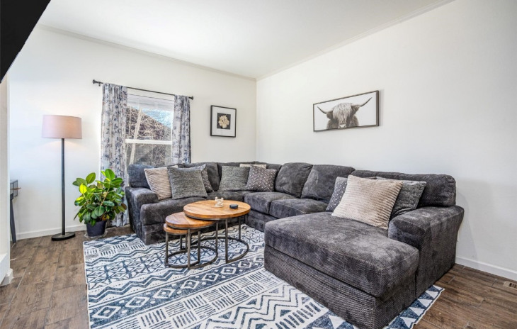 2395 Penny Lane Photo