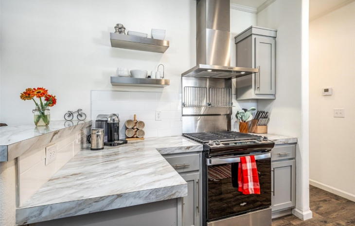 2395 Penny Lane Photo