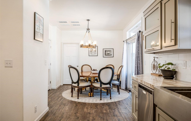 2395 Penny Lane Photo