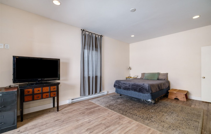 38750 Main Street Photo
