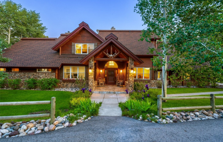 32735 Highway 131 Photo