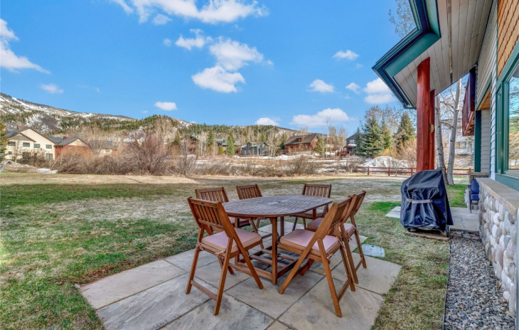 1675 Thistlebrook Lane Photo