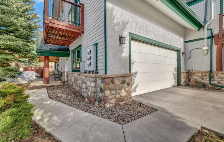 1675 Thistlebrook Lane Photo