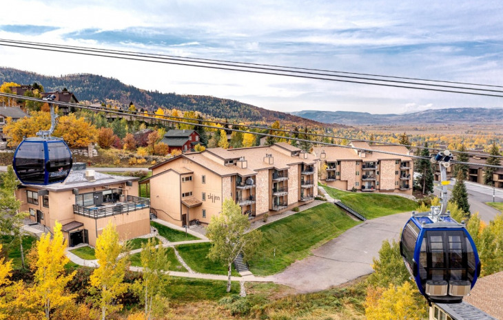 2350 Ski Trail Lane Photo