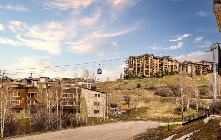 2350 Ski Trail Lane Photo