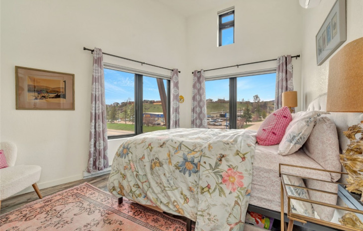 2507 Riverside Drive Photo