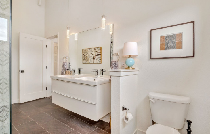 2507 Riverside Drive Photo