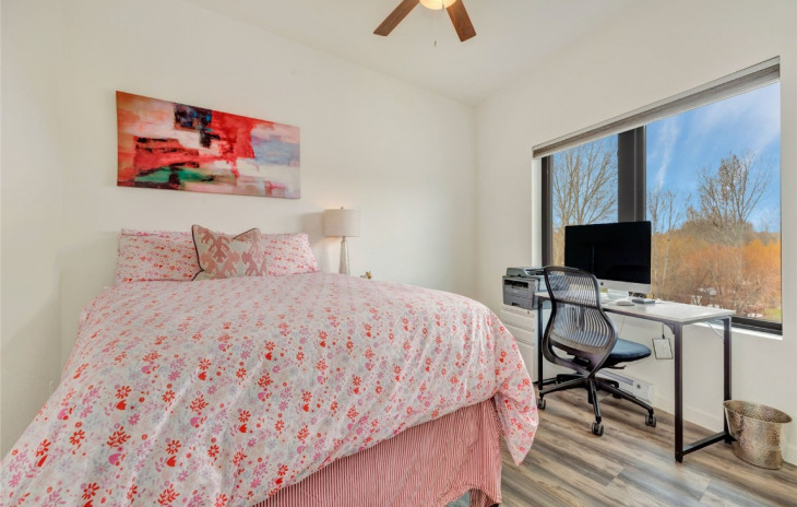 2507 Riverside Drive Photo