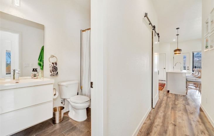 2507 Riverside Drive Photo