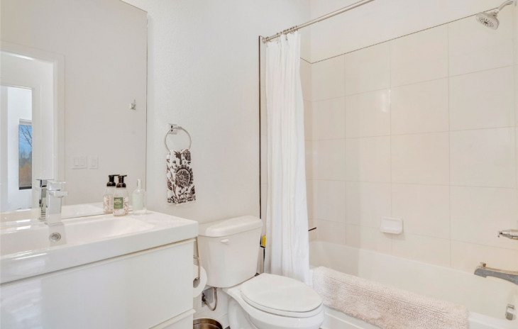 2507 Riverside Drive Photo