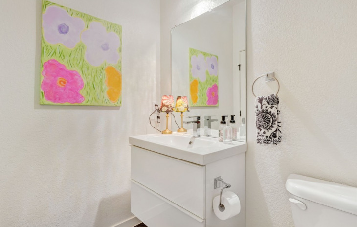 2507 Riverside Drive Photo