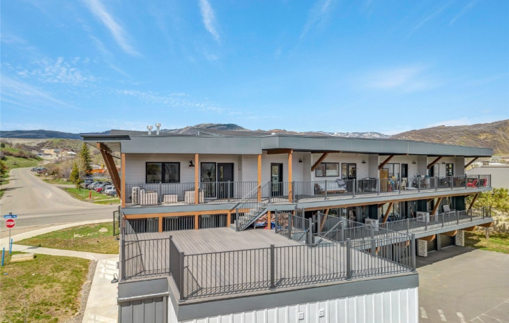2507 Riverside Drive Photo