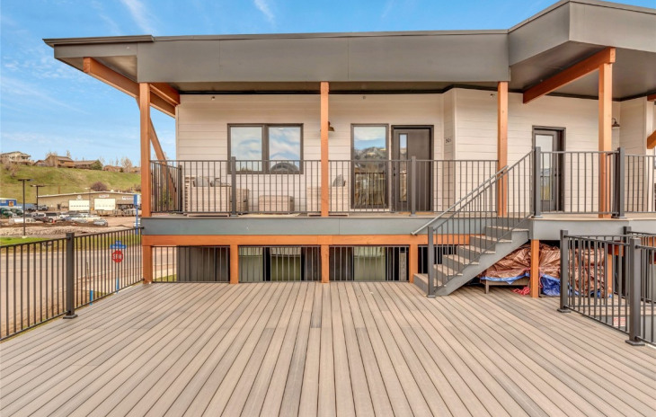 2507 Riverside Drive Photo