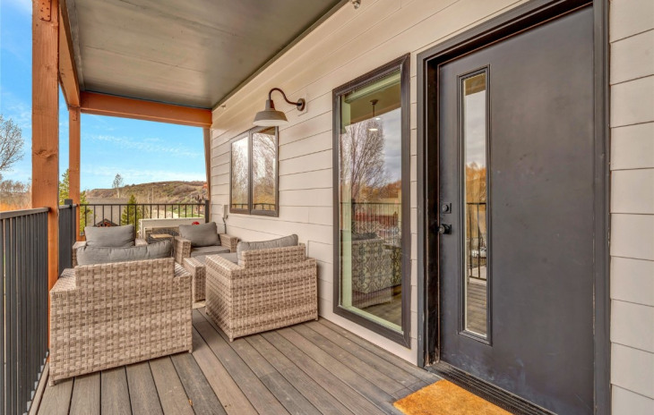 2507 Riverside Drive Photo