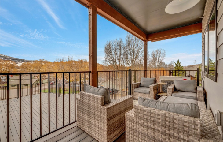 2507 Riverside Drive Photo