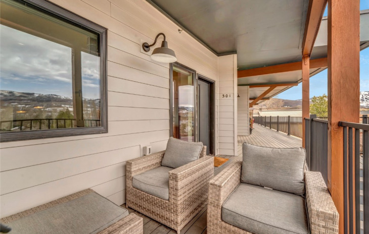 2507 Riverside Drive Photo