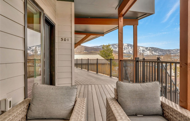 2507 Riverside Drive Photo