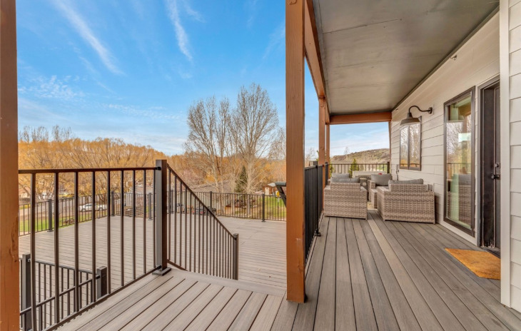 2507 Riverside Drive Photo