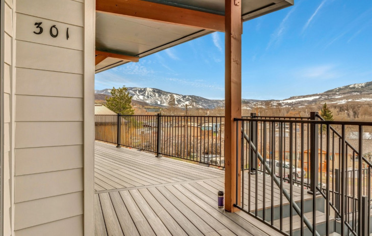 2507 Riverside Drive Photo
