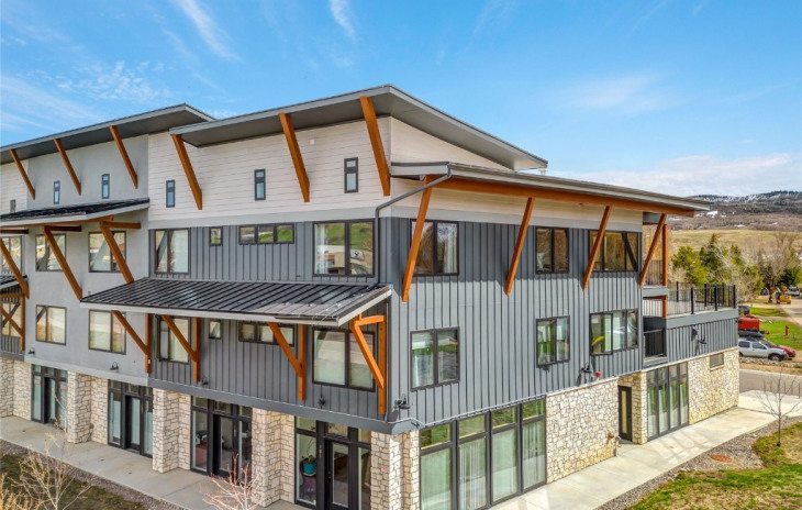 2507 Riverside Drive Photo