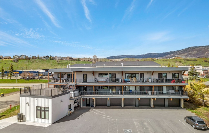 2507 Riverside Drive Photo