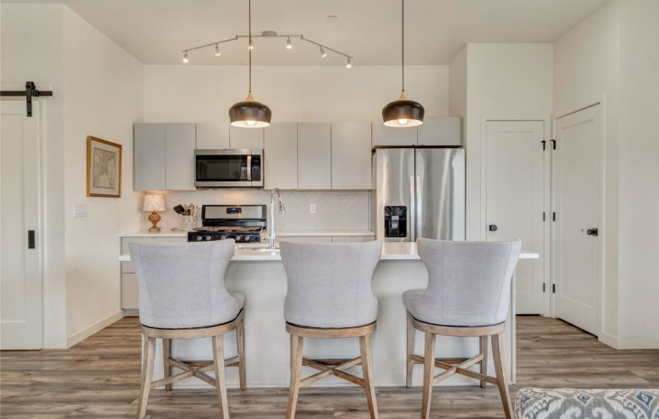 2507 Riverside Drive Photo