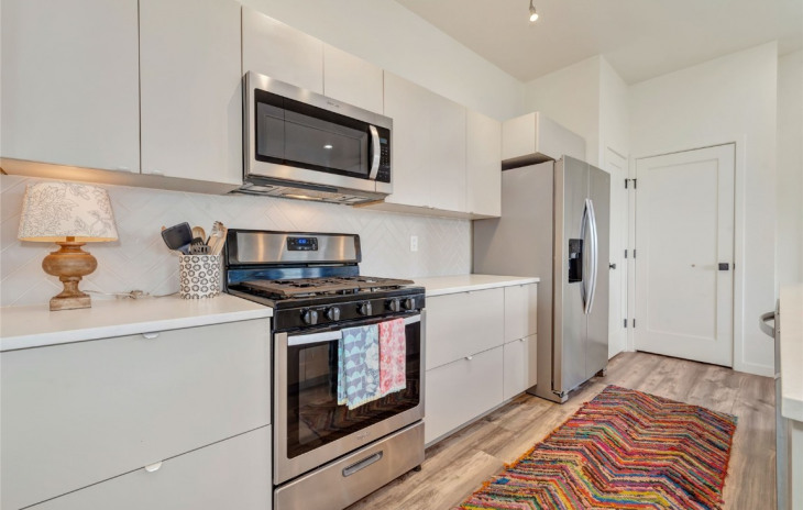 2507 Riverside Drive Photo