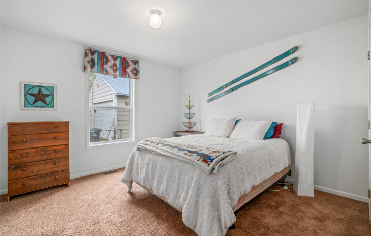 748 E Washington Avenue Photo