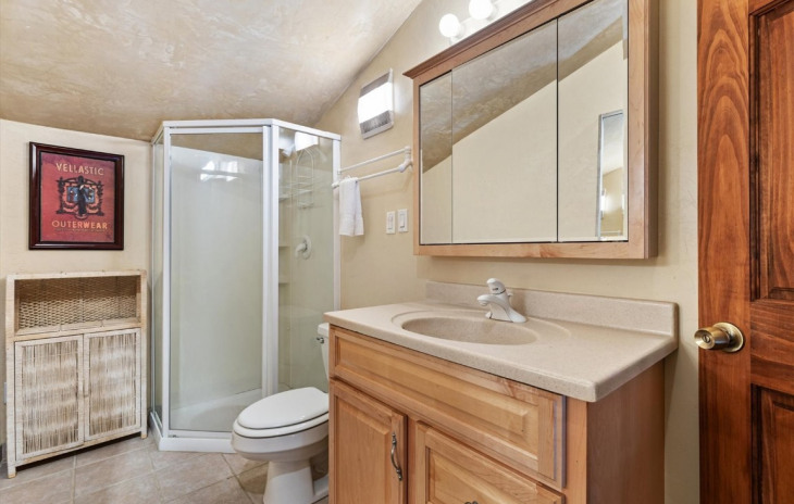 1043 Pine Street Photo