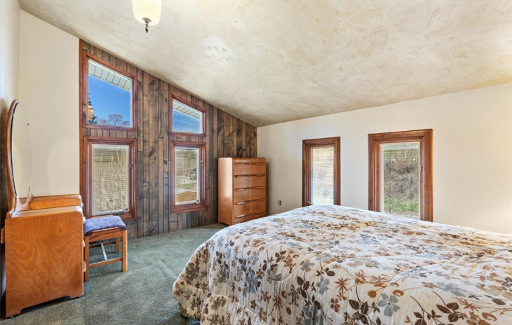 1043 Pine Street Photo
