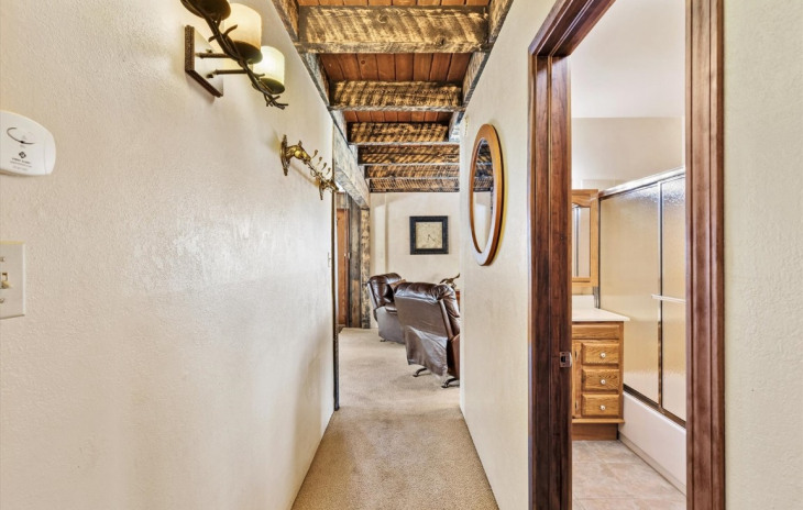 1043 Pine Street Photo