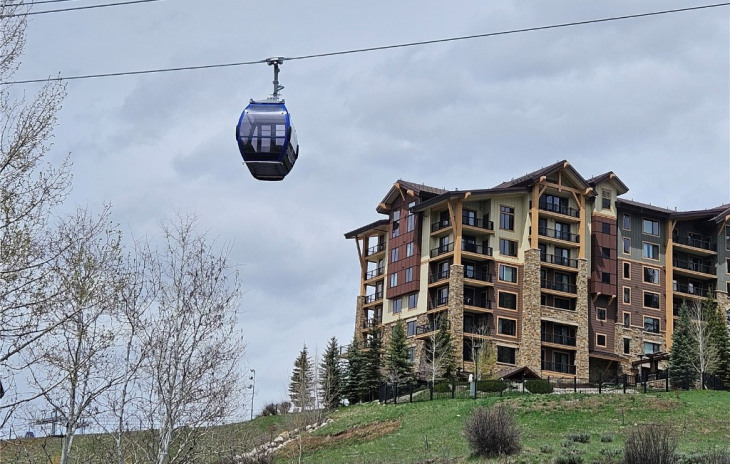 2350 Ski Trail Lane Photo